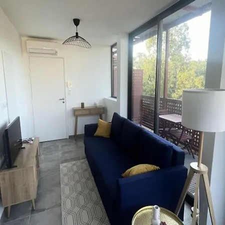 For 2 People Apartament Saint-Raphaël